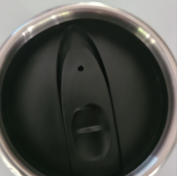 A travel coffee mug. In good condition. - Picture 3 of 5